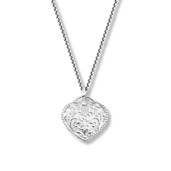 İşlemeli Kalpli Kolye