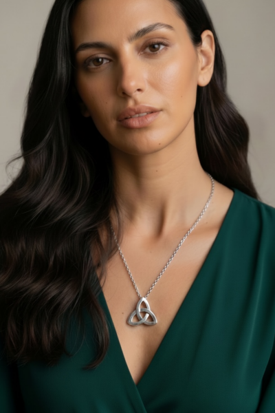Triquetra Kolye – 925 Ayar Gümüş