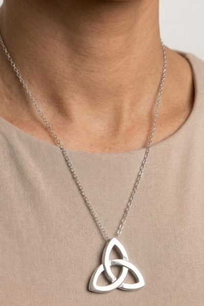Triquetra Kolye – 925 Ayar Gümüş