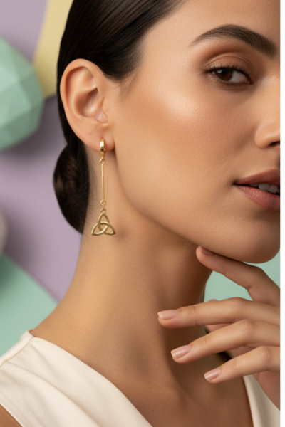 Triquetra Küpe – Halka Formlu Çubuk Detaylı | 925 Ayar Gümüş, Mikron Altın Kaplama
