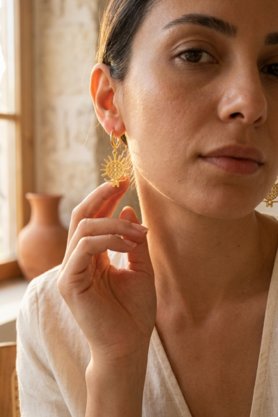 Hitit Güneşi Küpe – 925 Ayar Gümüş, Mikron Altın Kaplama