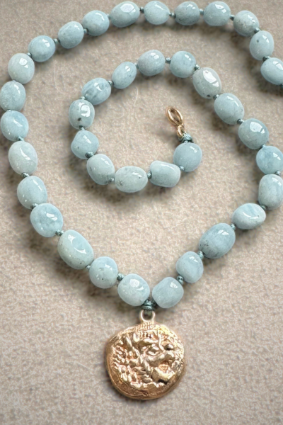 Sikke Kolye – Antik Lidya Sikkesi Reprodüksiyonu | Akuamarin Taşlı Bronz El Yapımı